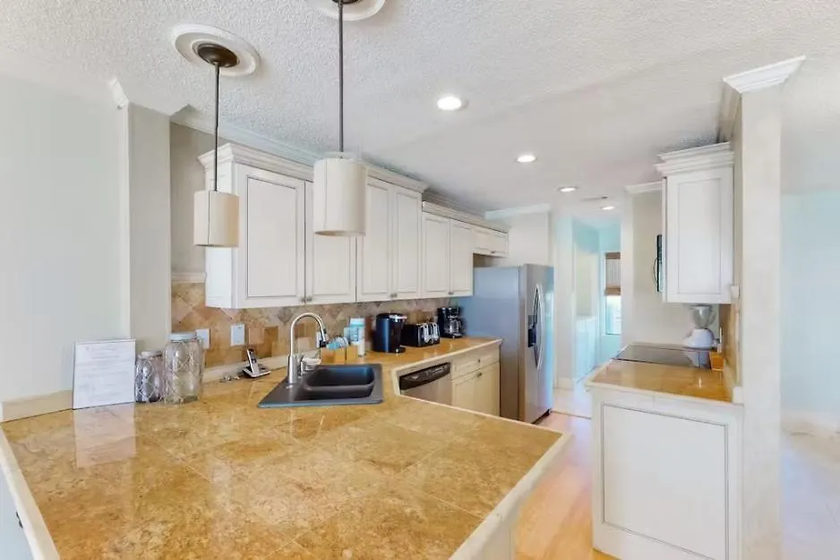 Green Reef # 4 Gorgeous Beachfront Townhome Sleeps 8 Destin
