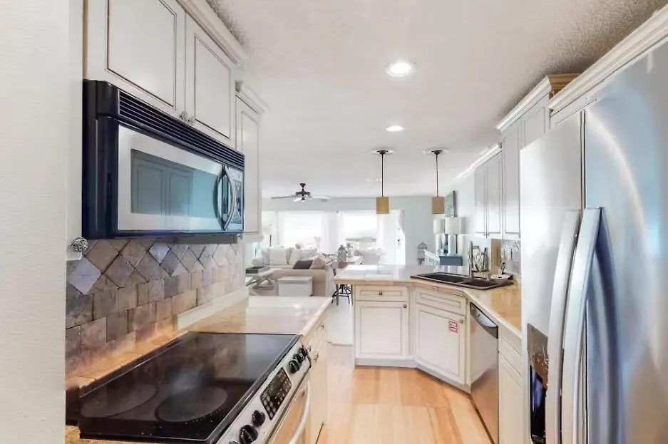 Green Reef # 4 Gorgeous Beachfront Townhome Sleeps 8 location